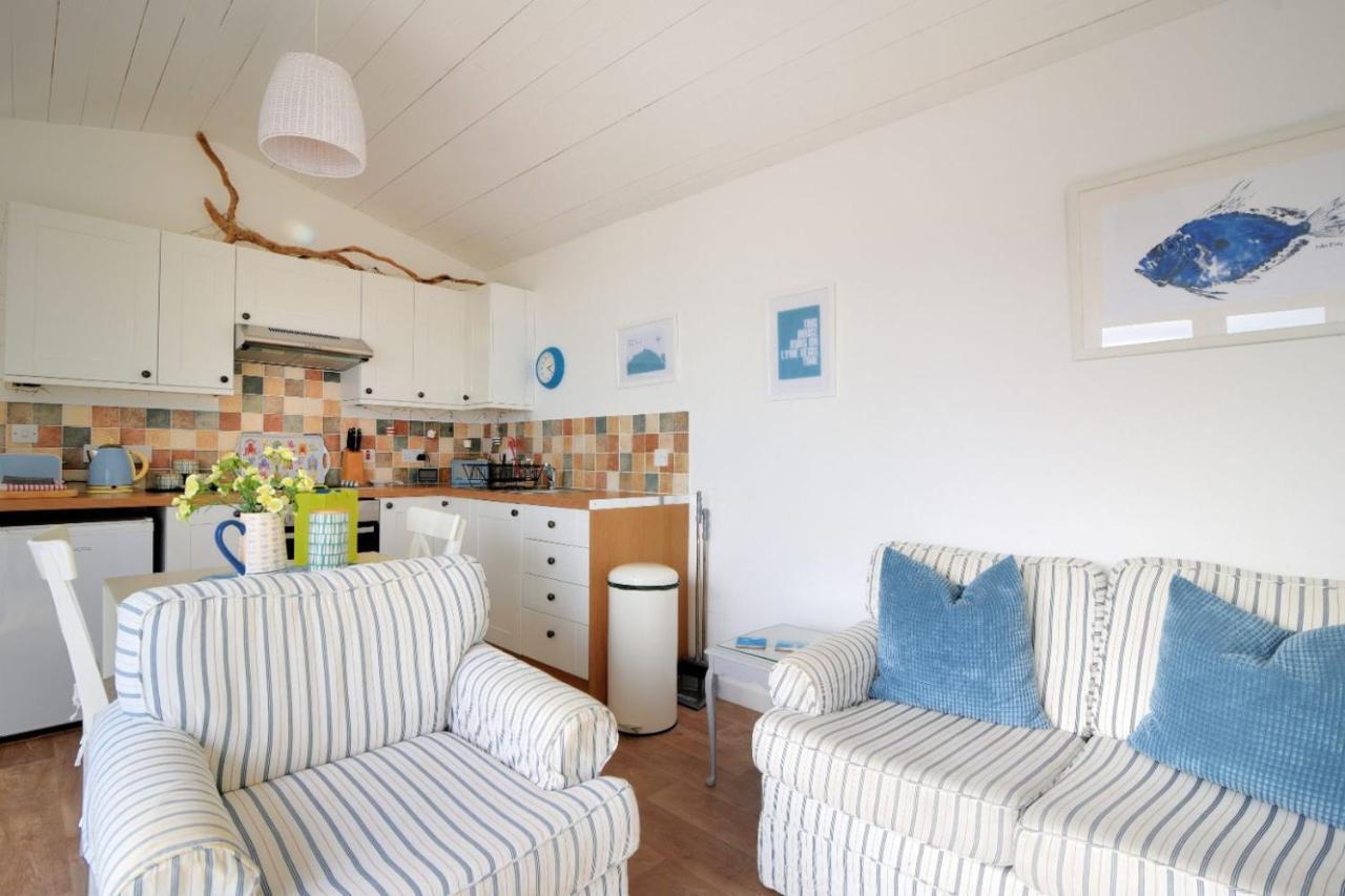The Beach Hut Lyme Regis Exterior photo