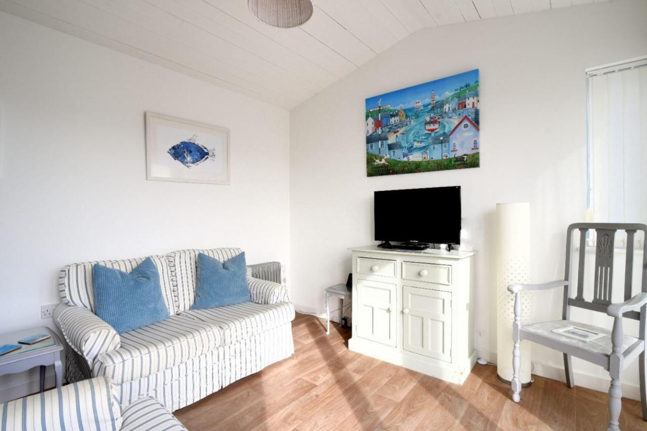 The Beach Hut Lyme Regis Exterior photo