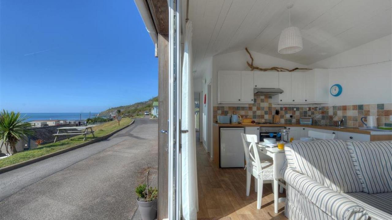 The Beach Hut Villa Lyme Regis Exterior photo